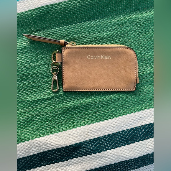 ✨🎉 Calvin Klein Beige Card and Coin Holder with Keychain - Picture 1 of 16